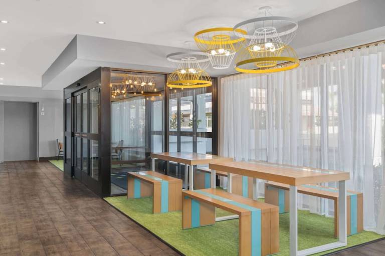 Spark by Hilton Bakersfield Central