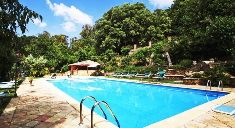 Beautiful vacation home with garden, pool & patio | Pets are welcome — photo 4