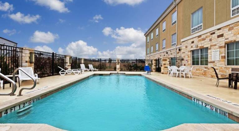 Holiday Inn Express & Suites Brady By IHG — photo 2