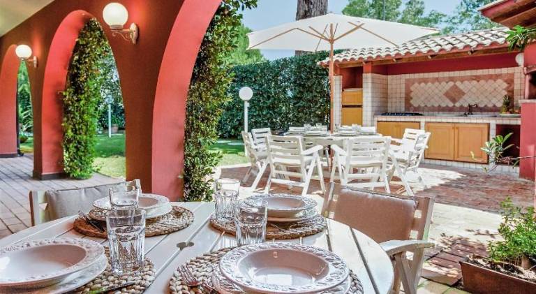 Villa with yard, private pool & BBQ | Suitable for remote work | Pets allowed — photo 4