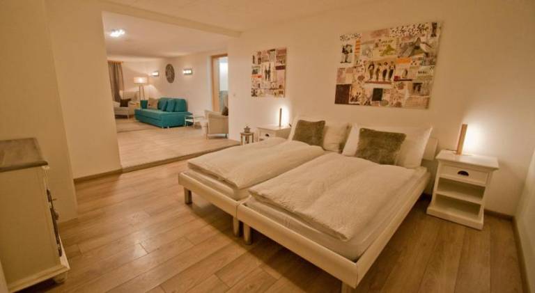 Big rental apartment with garden & patio | Pet-friendly — photo 2