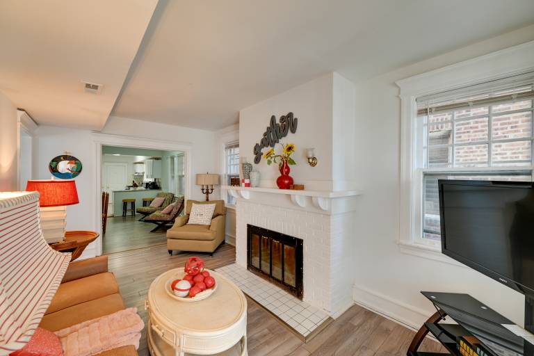 2 Blocks to Beach & Boardwalk Ventnor City Escape