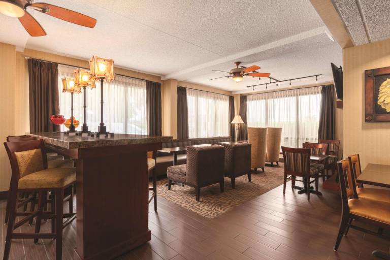 Hampton Inn Des Moines-Airport — photo 2