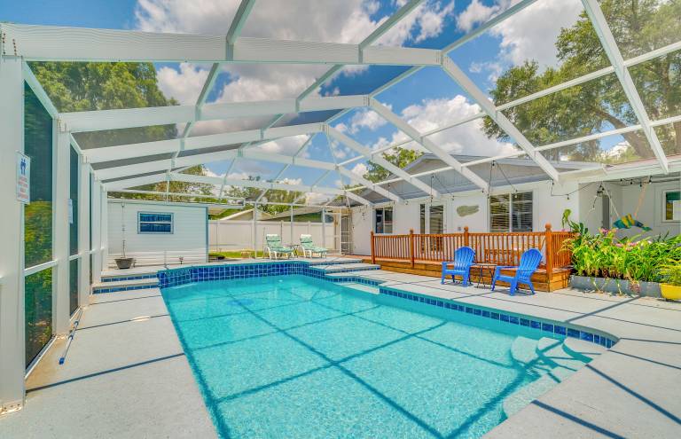 Ocala Retreat w Pool Grill & Yard Pets Welcome