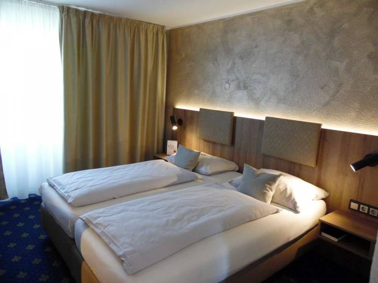 Doppelzimmer mit Dusche und WC