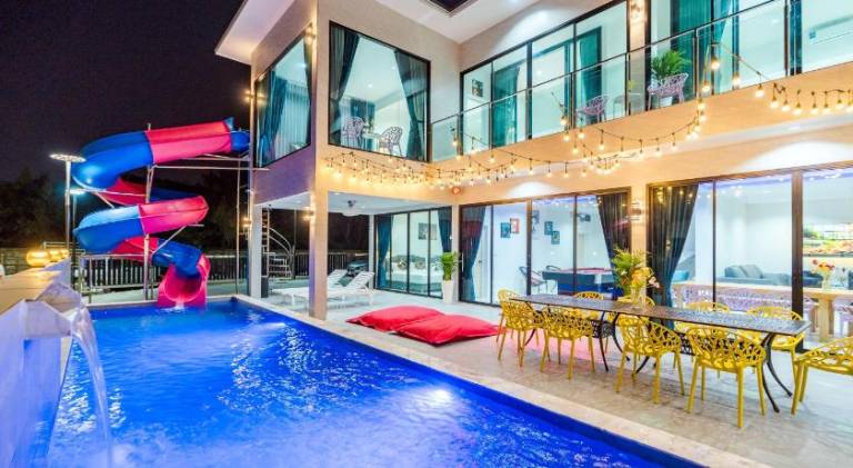 Villa with pool & jacuzzi | Pets are welcome — photo 3