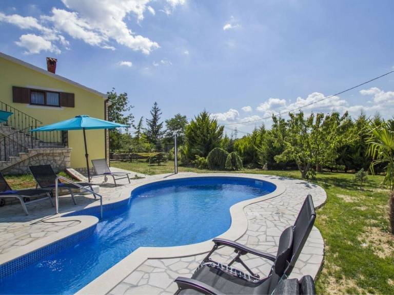House with private pool, yard & barbeque | Garden view in Labin