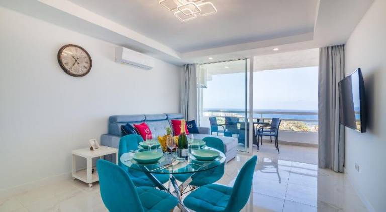 Holiday apartment with private pool & patio in Adeje
