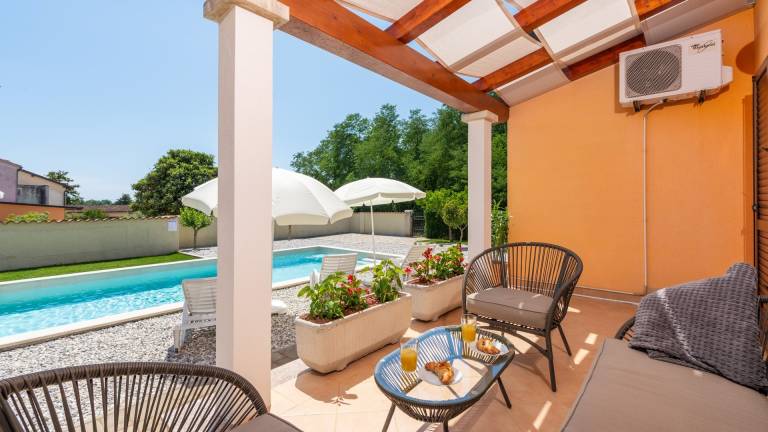 Fully equipped villa with yard, private pool & patio | Pet-friendly — photo 5