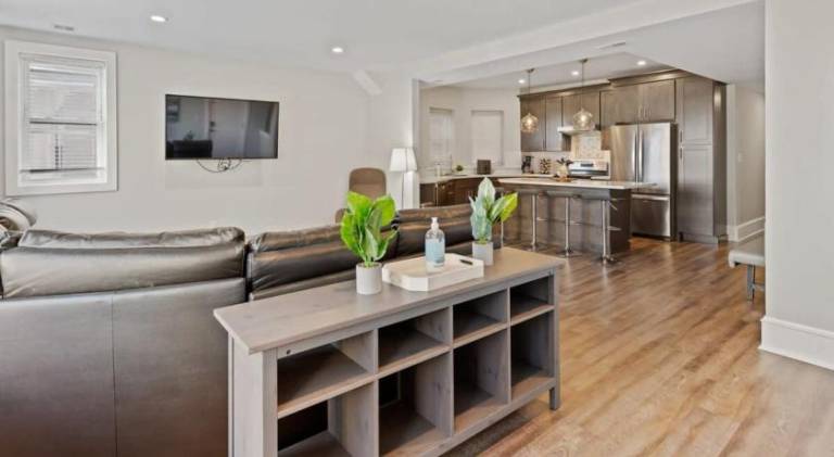 Steps from the Beach Spacious Modern 4BR 2BA Apt — photo 2
