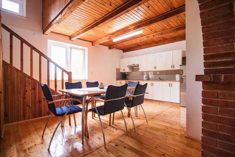 Vacation home with terrace, yard & grill — photo 2