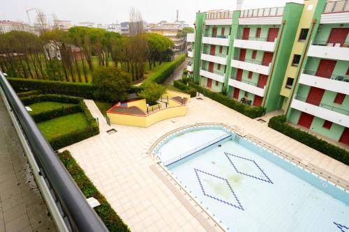 Rental apartment with patio & private pool — photo 3