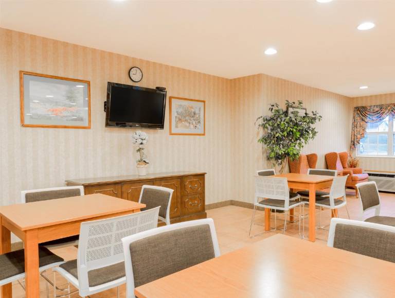 Microtel Inn & Suites by Wyndham Dry Ridge — photo 5