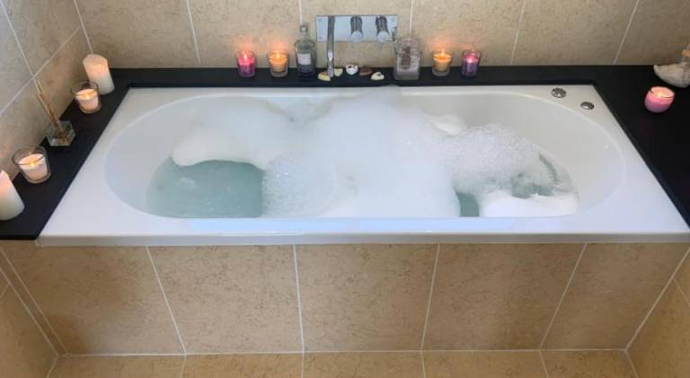 The Penthouse Bowness Tranquil Loft Jacuzzi Bath & Complimentary Cascades Spa Membership — photo 4