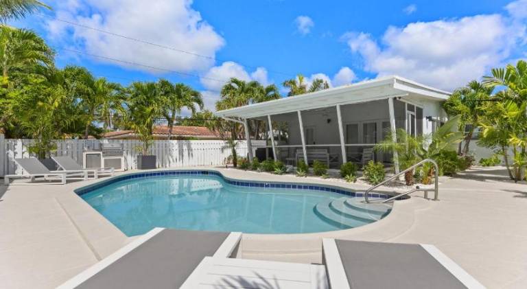 Holiday apartment with pool in Fort Lauderdale, FL