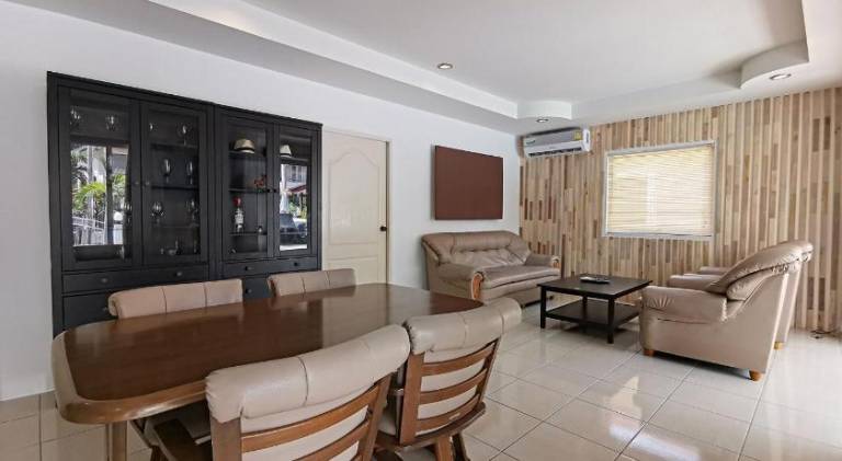 Villa with pool in Pattaya