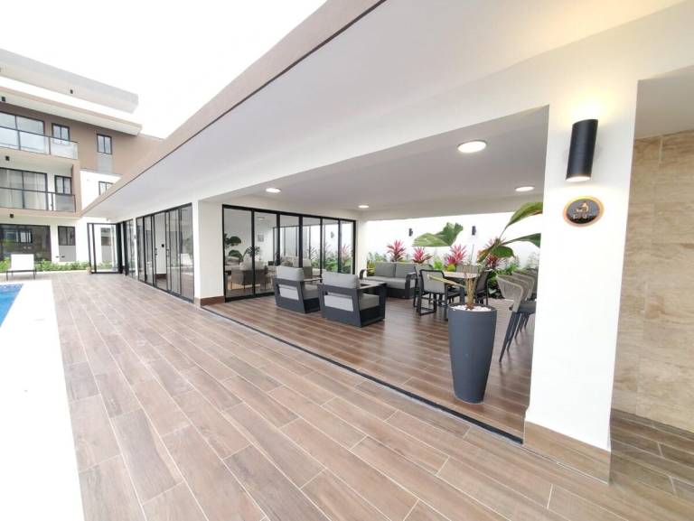 Holiday apartment with yard & pool — photo 4