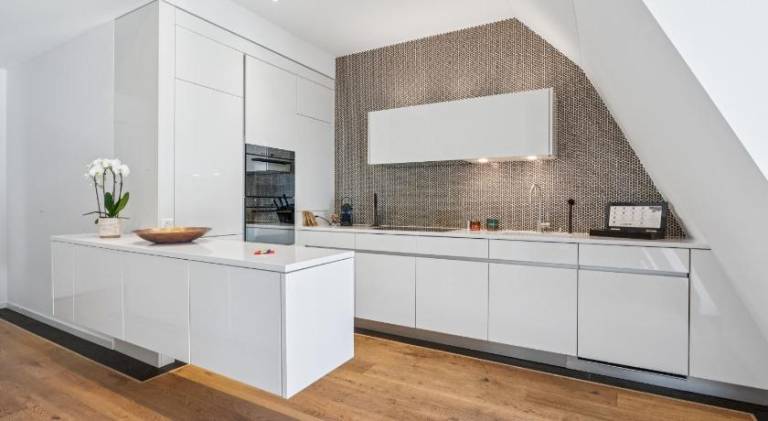 Horizon Home Bahnhofstrasse, Lowenstrasse Penthouse — photo 3