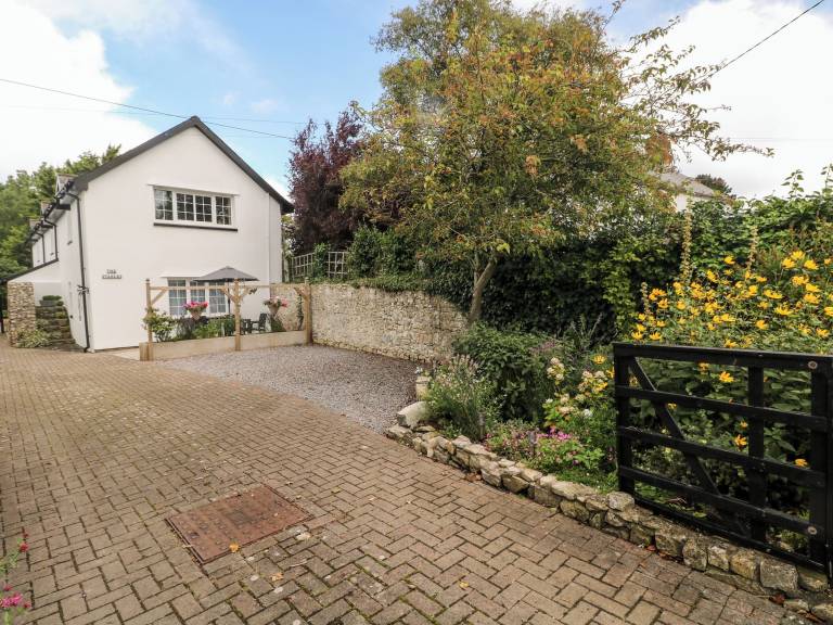 Cottage Barry
