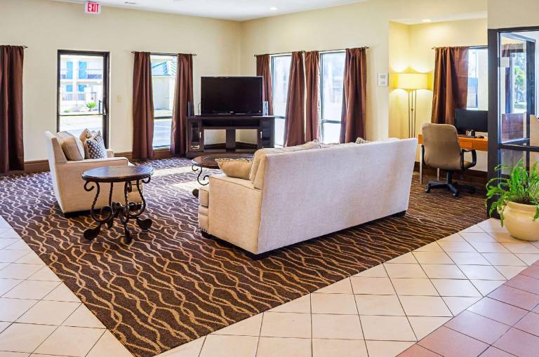 Econo Lodge Inn & Suites Hardeeville-I-95 — photo 2