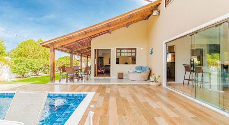 Vacation home with pool — photo 3