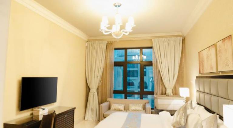 House with jacuzzi, sauna & terrace | Near Burj Khalifa | Water view | Perfect for remote work — photo 2