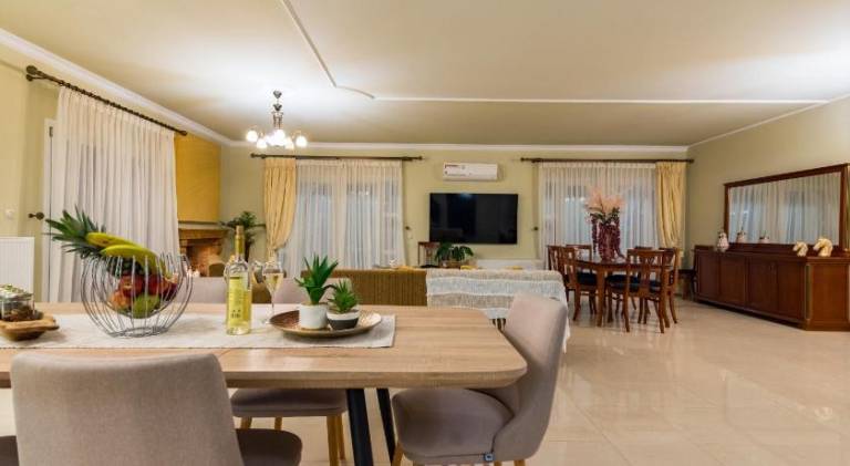 Fully equipped lovely villa with garden, private pool & barbeque | Suitable for remote work | Dogs allowed — photo 2