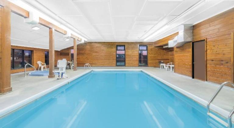 Super 8 By Wyndham Watertown — photo 2