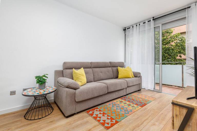 Fully equipped apartment with patio | Close to Magic Fountain of Montjuïc | Pet-friendly — photo 4