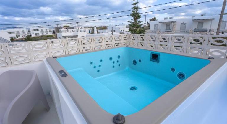Swell S10 maisonette with private Jacuzzi in Naousa — photo 3