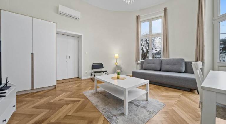 Prezidentsky apartman s vyhladom na palac — photo 4