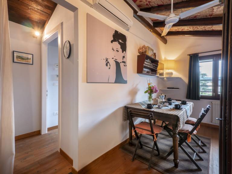 Holiday apartment with yard, barbecue & patio — photo 4