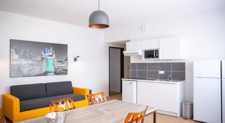 Charming serviced apartment with terrace | Pet-friendly — photo 2