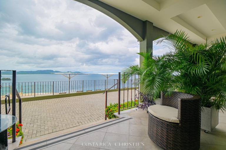 360 Splendor 306 Ocean View Condo Breakfast Included