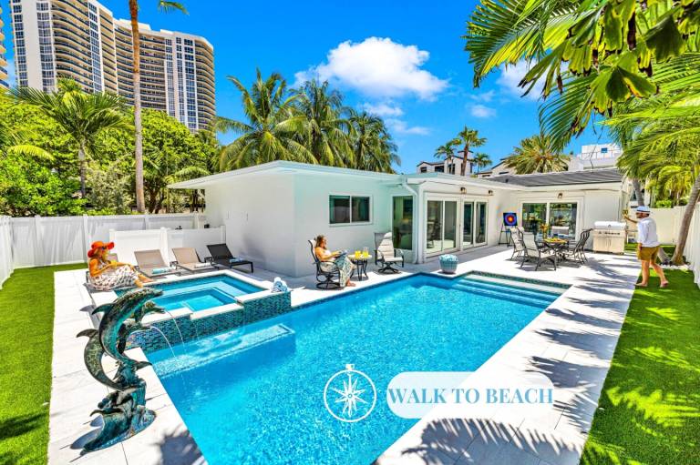 Family-oriented charming vacation home with hot tub, private pool & grill | Next to the beach | Dogs allowed in Fort Lauderdale, FL