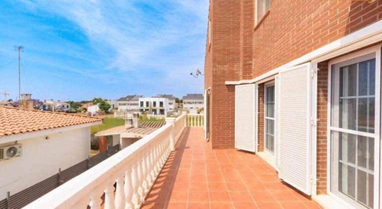 Vacation home with pool | Beach nearby | Pet-friendly — photo 4