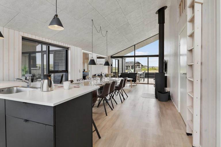 House with hot tub, grill & sauna — photo 4