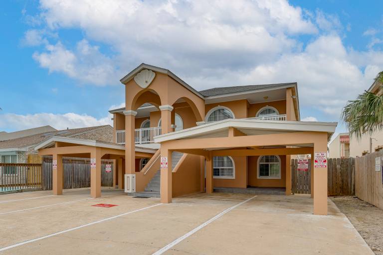 South Padre Island Getaway - Newly Renovated! — photo 2