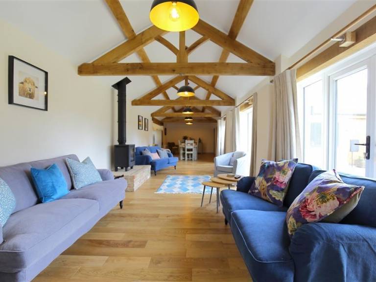 Family-friendly cottage with hot tub & yard | Pets allowed — photo 3