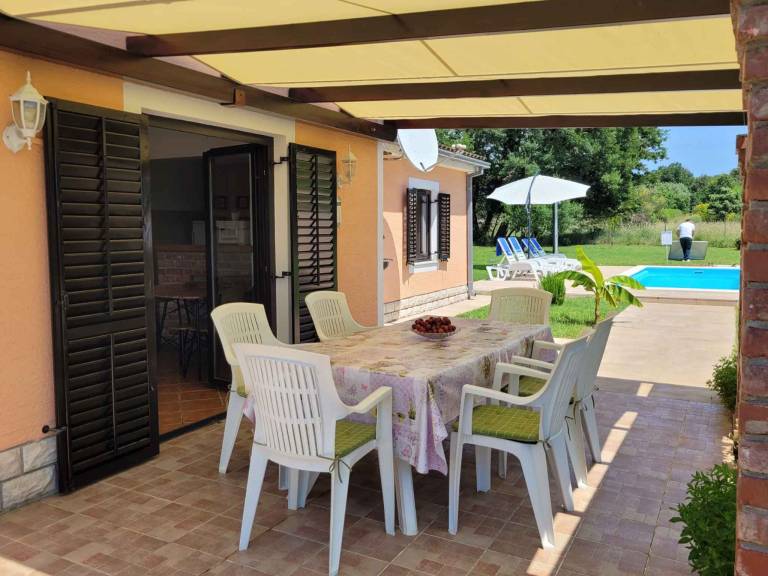 Child-friendly charming house with private pool, yard & barbeque | Pet-friendly — photo 2