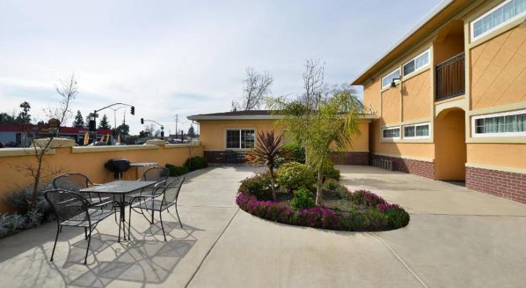 Americas Deluxe Inn — photo 4