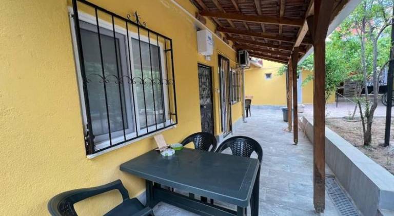 3 odalı bahceli bbQ Antalya kalbinde ev in Antalya