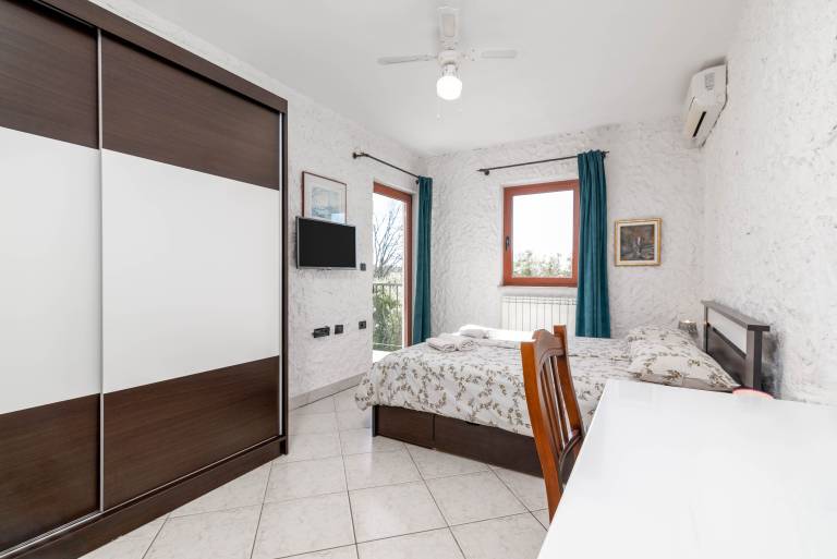 Dedicated room with patio | Pets are welcome — photo 2