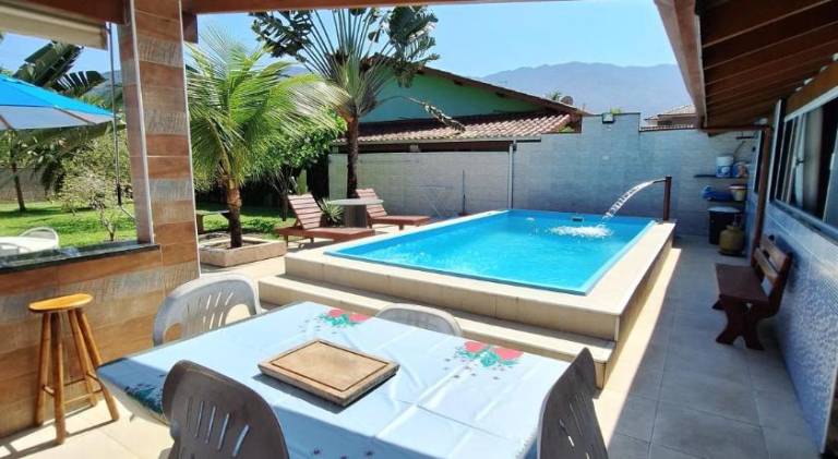 Vacation home with pool — photo 4