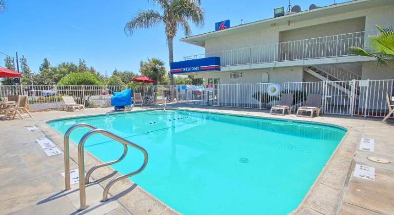 Motel 6 Tulare, CA — photo 5