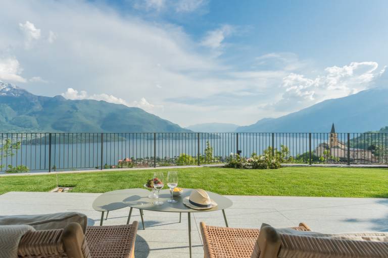 Family-oriented beautiful villa with yard, terrace & hot tub | Lake view | Dogs allowed — photo 5