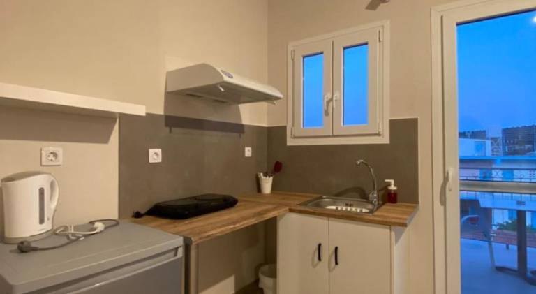 Serviced apartment with patio — photo 5