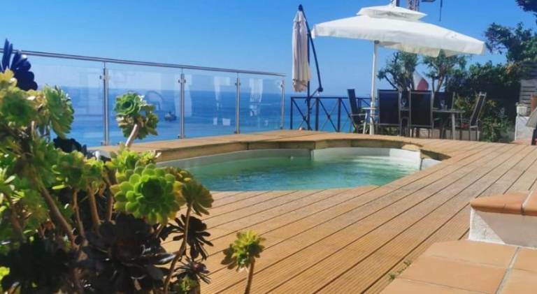 Holiday apartment with pool in Menton