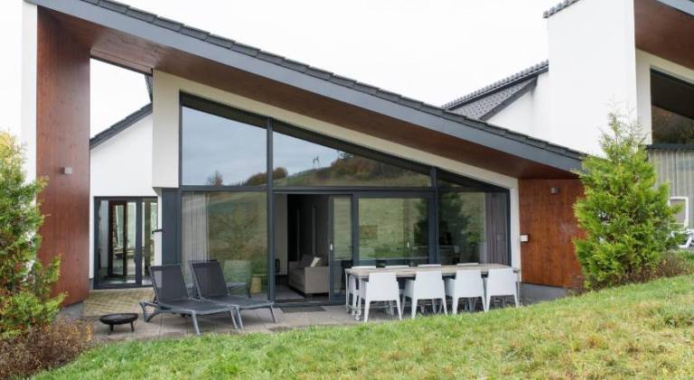 Spacious villa with hot tub | Ski nearby | Pets are welcome in Winterberg
