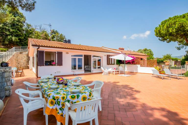 Villa with terrace & yard | Perfect for remote work — photo 2
